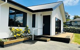 Sunny Warm Modern Home Steps To Oamaru Town Centre